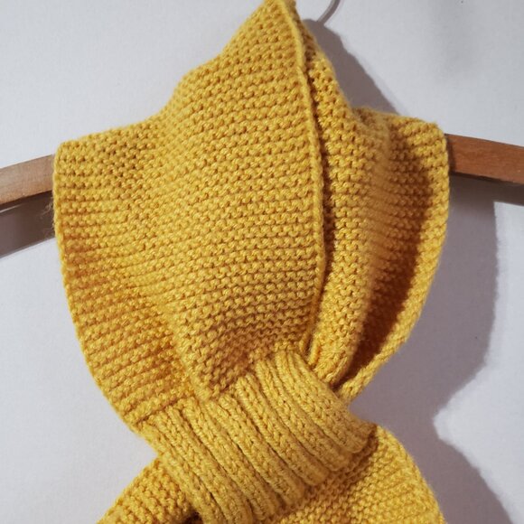 Vintage mustard yellow handmade Knit Scarf, knot tie - Picture 3 of 4